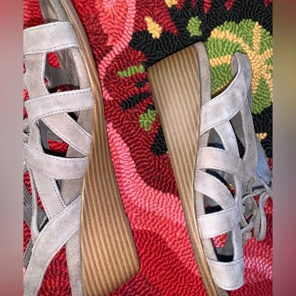 ⭐️ Sz 9 Vionic Kalie Grey Suede Wedge Strappy Slingback Sandals Orthotic - Picture 7 of 7